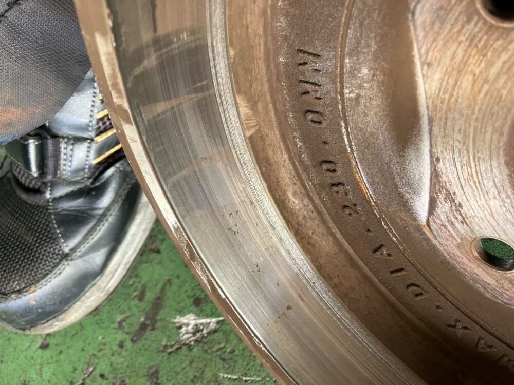 偏摩耗している状態