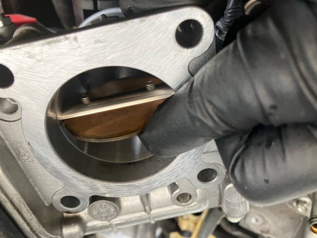 カーボンが無くなり、綺麗になった状態