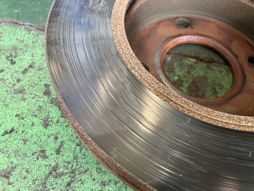 偏摩耗している状態