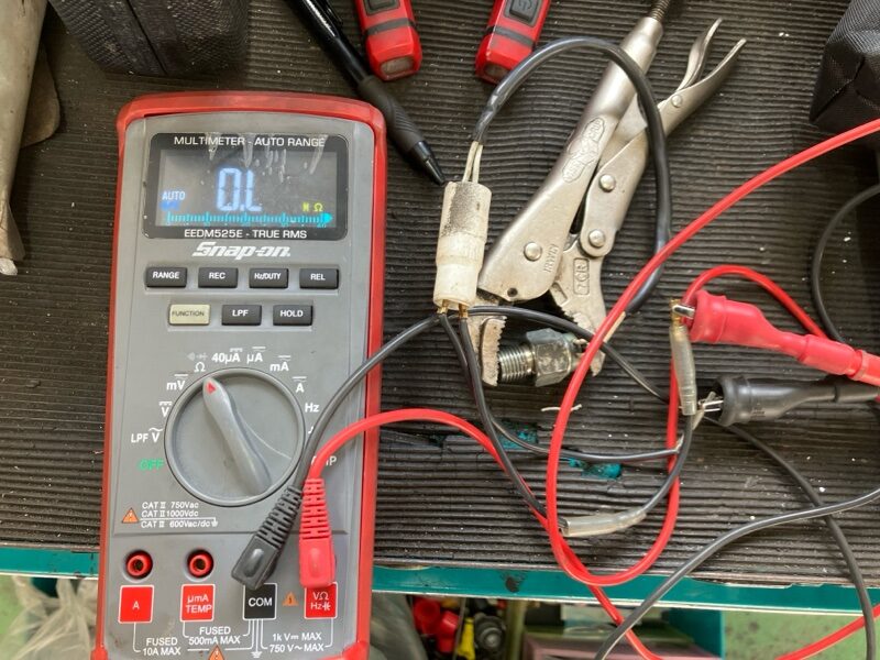 スバル レガシィB4 BLE バックランプスイッチ単体点検 テスターで導通不良を確認