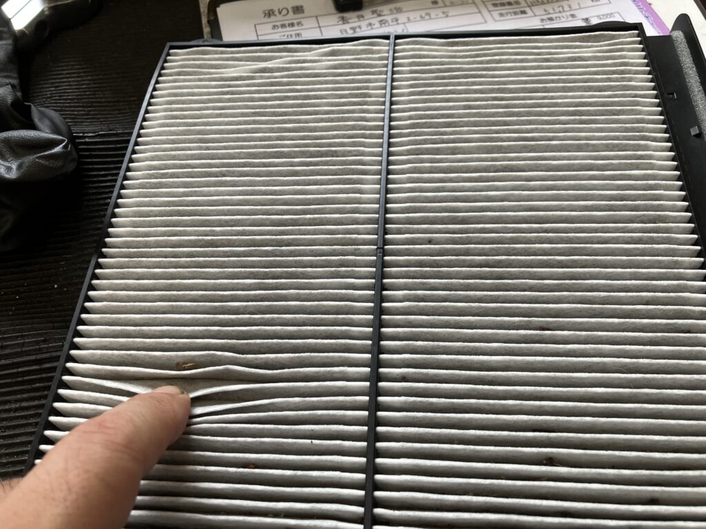 エアコンフィルター　汚れ　