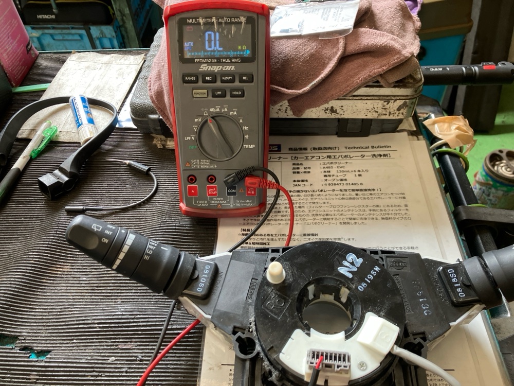 ハンドルを動かすと、テスター値が無限大を示す状態。